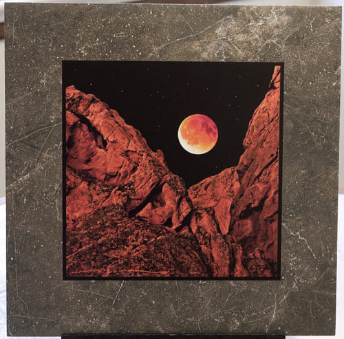 Click to view detail for Blood Moon over Garden of the Gods Stone Plaque 18x18 $180